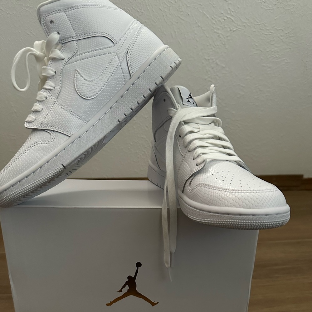 WMNS Air Jordan 1 Mid, “White Snakeskin”, 9.5